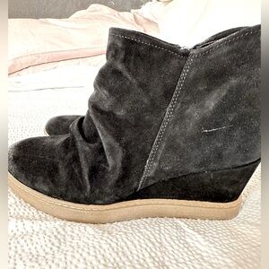 Sofft Siri Black Suede Wedge Booties Boots Aqua Sofft Ruched Waterproof Wms 11M